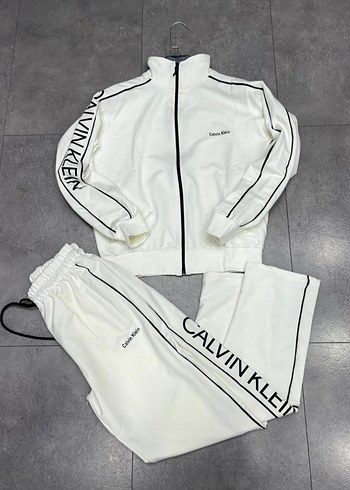 Calvin Klein l