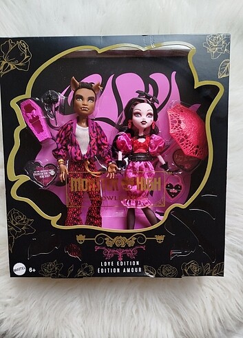 Monster High Howliday Love Edition Draculaura and Clawd Wolf Dol