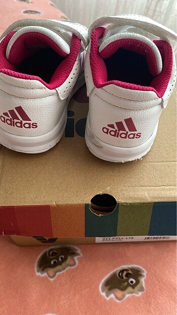 23 Beden beyaz Renk Adidas orjinal 23.5 kız ayakkabı