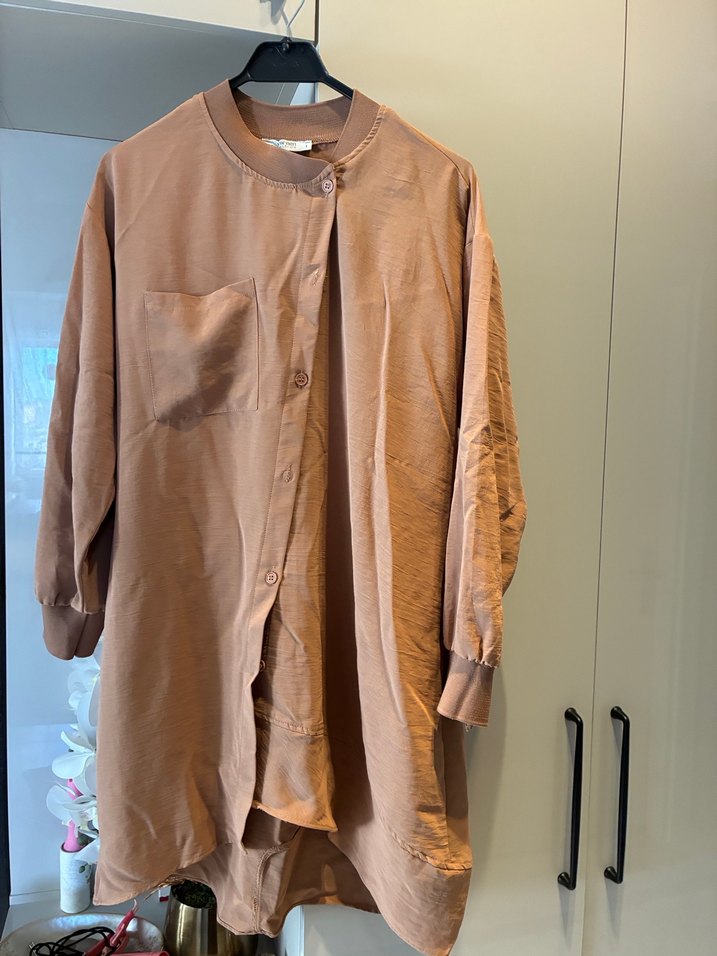 Bej Uzun Kollu Düğmeli Tunik - Görsel 2