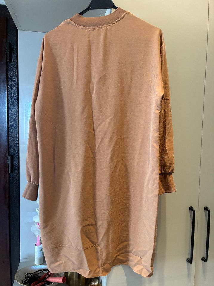 Bej Uzun Kollu Düğmeli Tunik - Görsel 3