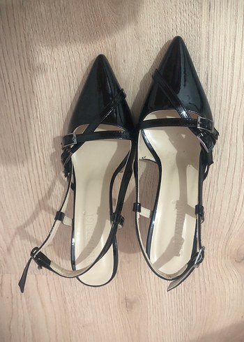 Diğer Klasik Siyah Rugan Stiletto Tokalı Topuklu