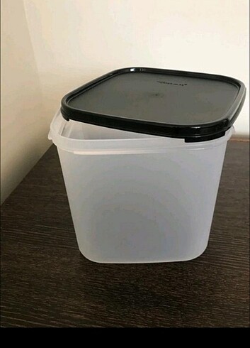 Tupperware 