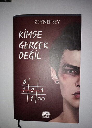 Kimse Gerçek Değil Kutulu Set