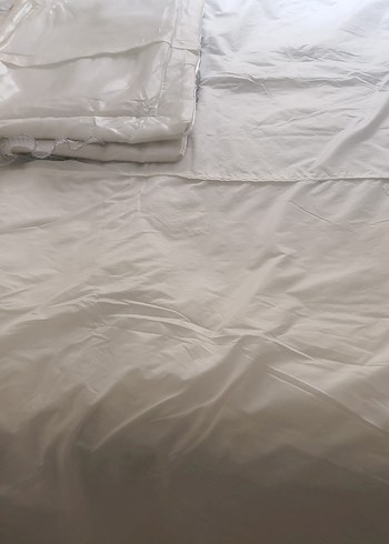 Gri Nakışlı Beyaz Yatak Örtüsü - Görsel 5