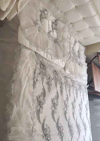 Gri Nakışlı Beyaz Yatak Örtüsü - Görsel 2