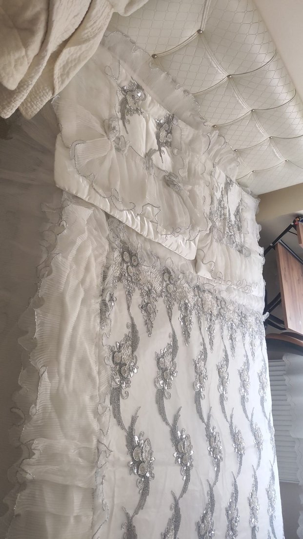 Gri Nakışlı Beyaz Yatak Örtüsü - Görsel 2