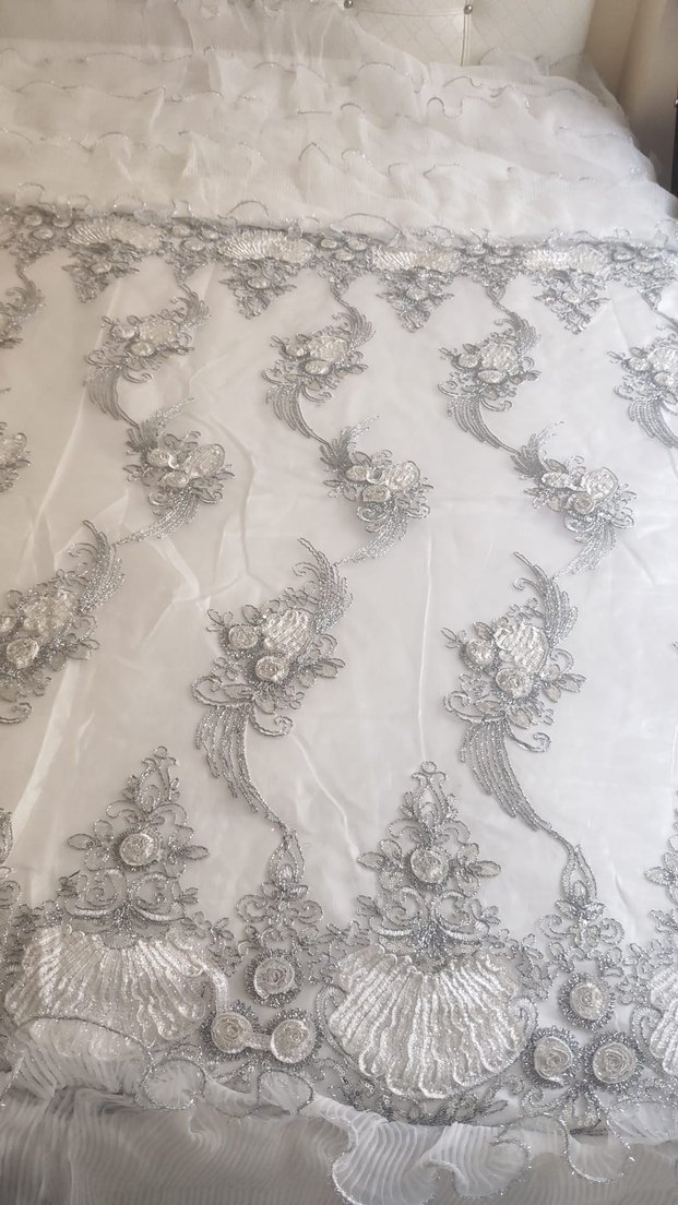Gri Nakışlı Beyaz Yatak Örtüsü - Görsel 3