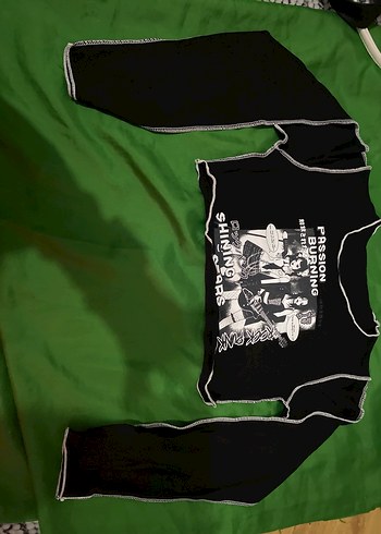 Kadın Siyah Uzun Kollu Baskılı Crop Top - Görsel 3