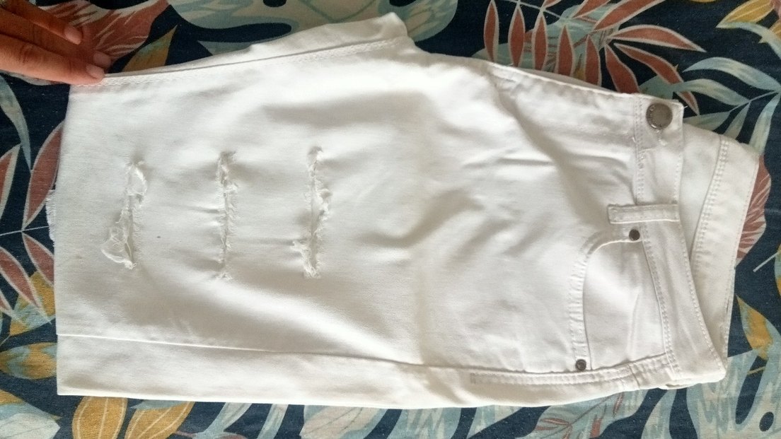 Beyaz Yırtık Detaylı Bol Kesim Kadın Kot Pantolon - Görsel 3