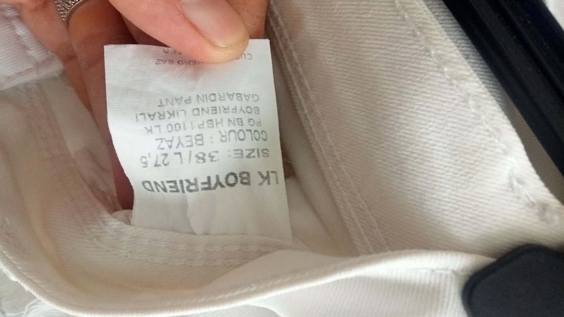 Beyaz Yırtık Detaylı Bol Kesim Kadın Kot Pantolon - Görsel 4