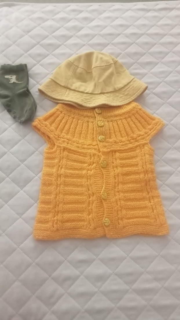 Sarı Örgü Kız Çocuk Kolsuz Hırka - Görsel 2