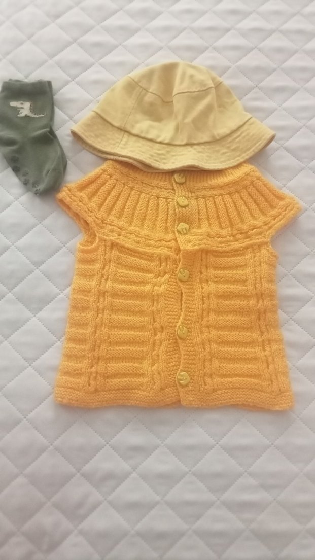 Sarı Örgü Kız Çocuk Kolsuz Hırka - Görsel 3