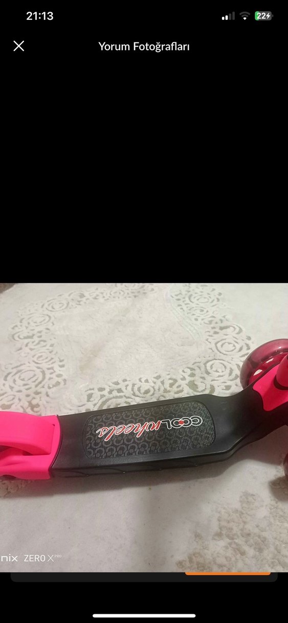 Pembe Çocuk Scooterı Renkli Tekerleklerle - Görsel 3