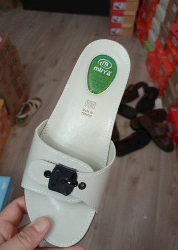 Beyaz Kadın Dolgu Topuklu Terlik