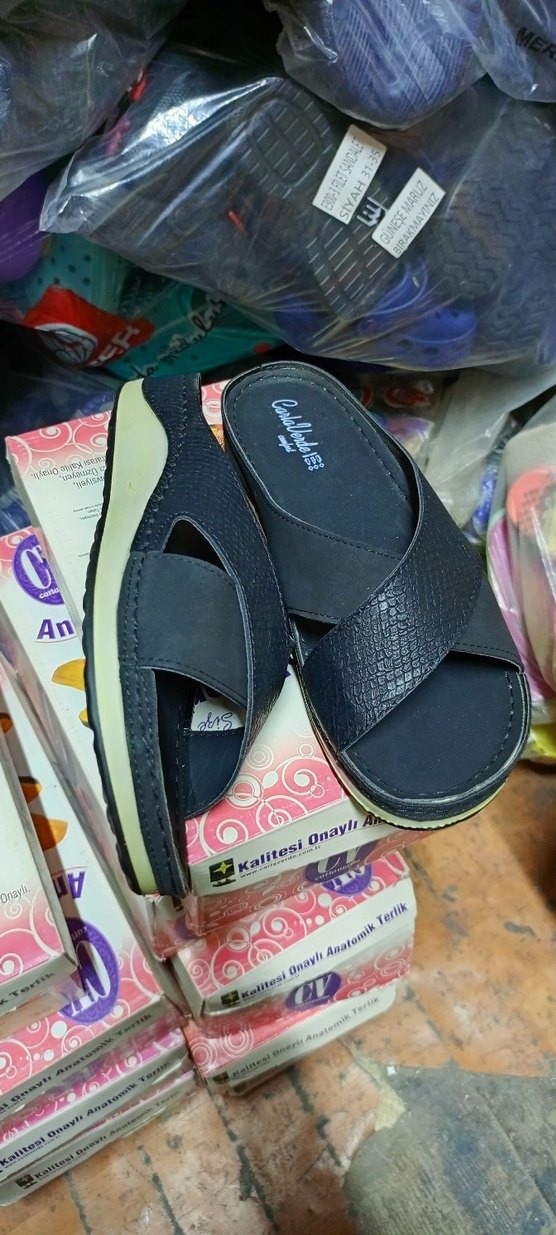 Kemerli Siyah Yılan Desenli Kadın Terlik - Görsel 2