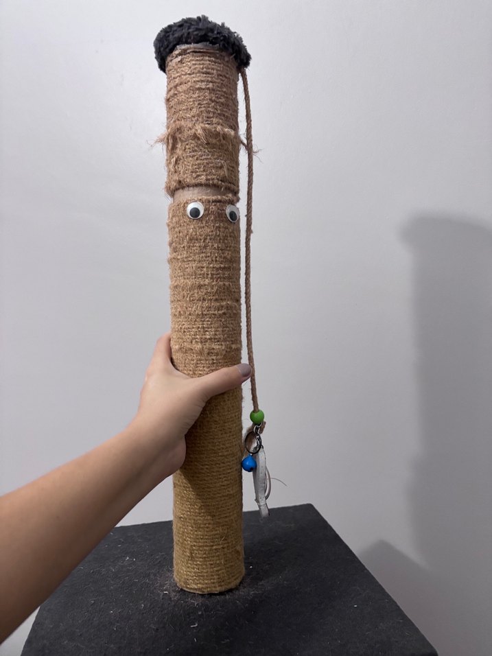 Kahverengi Kedi Tırmalama Direği ve Oyuncağı - Görsel 3