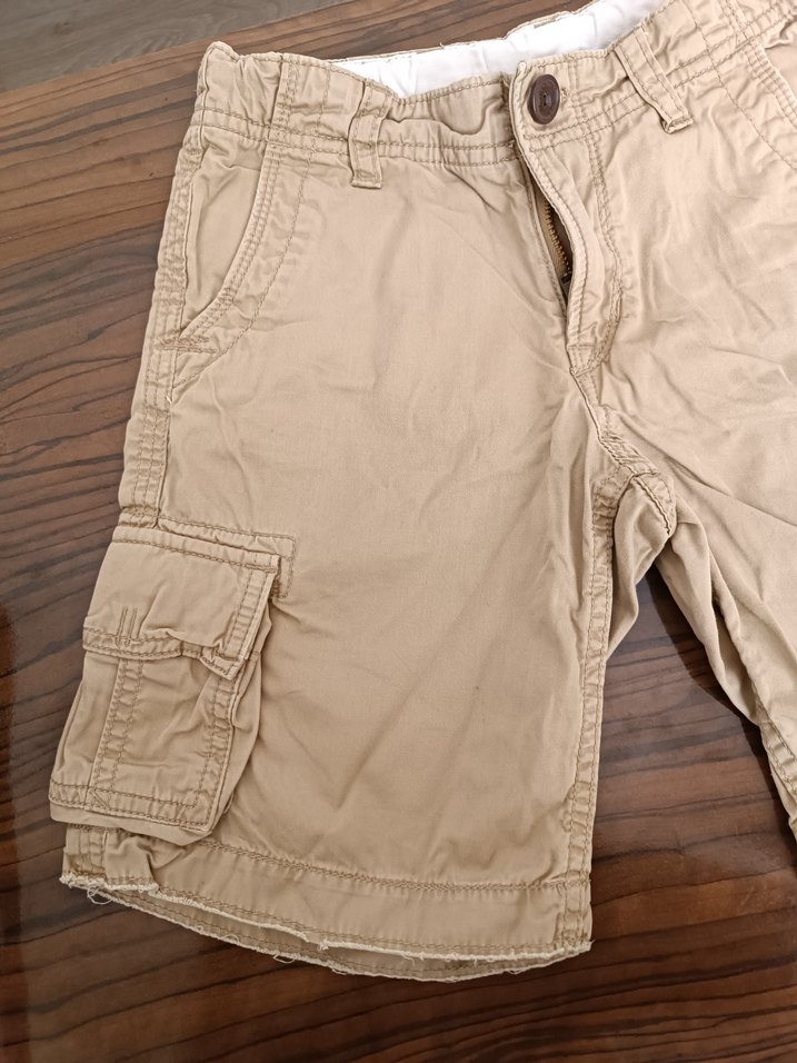 Erkek Çocuk Bej Kemerli Bol Kesim Şort - Görsel 3
