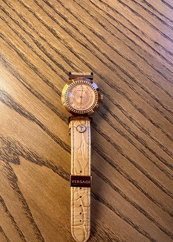 Versace Altın Renkli Kadın Kol Saati - Görsel 4