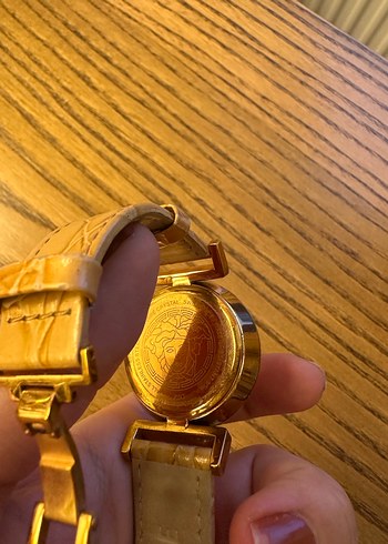 Versace Altın Renkli Kadın Kol Saati - Görsel 3