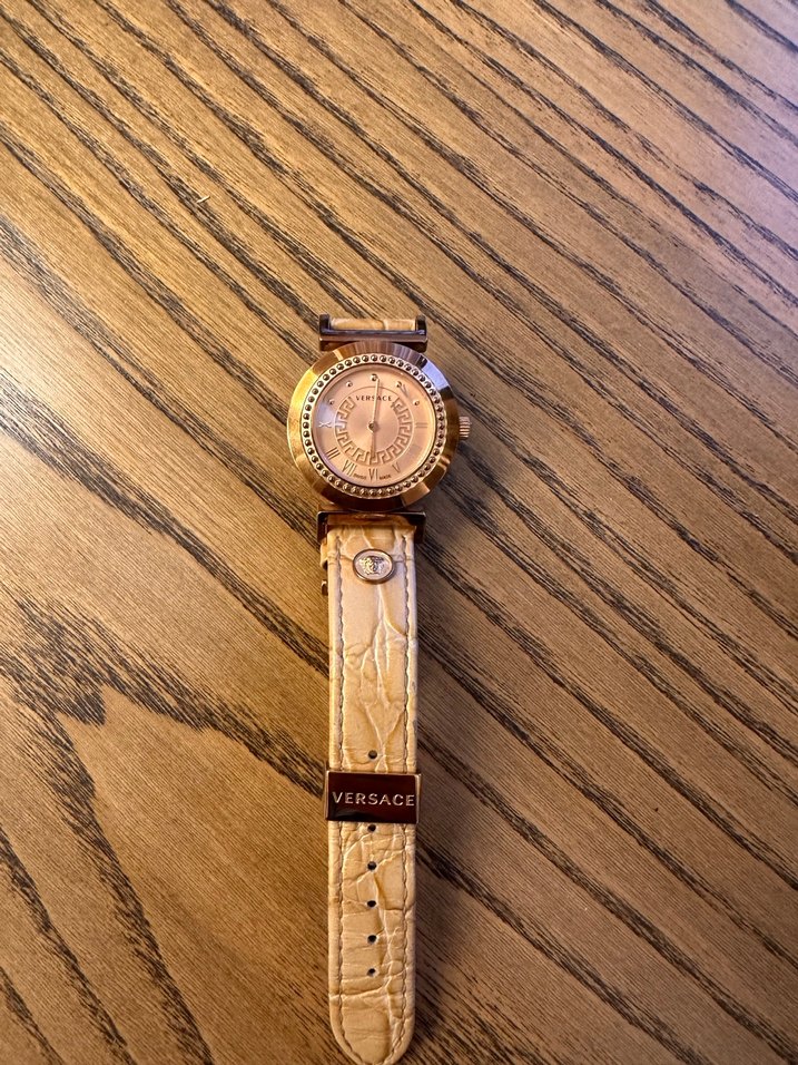 Versace Altın Renkli Kadın Kol Saati - Görsel 4