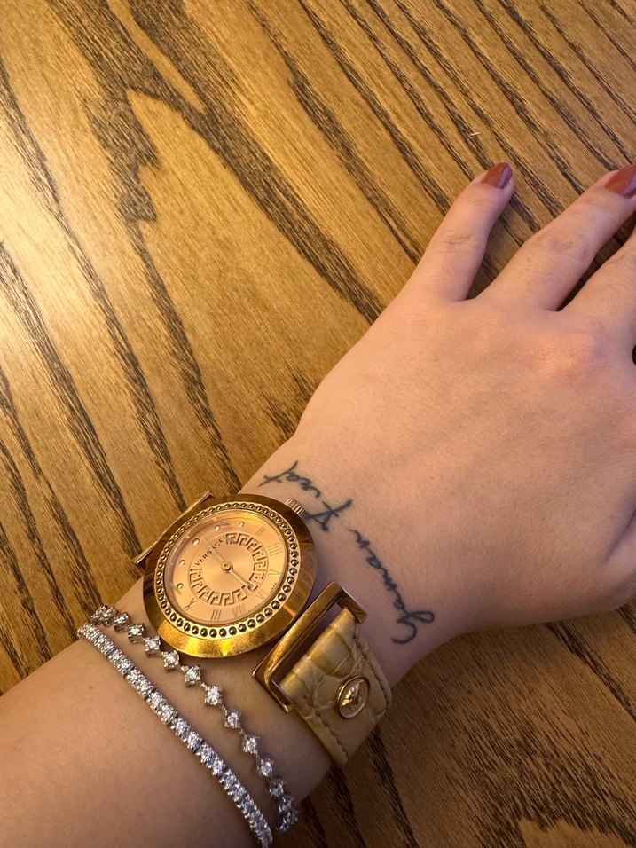 Versace Altın Renkli Kadın Kol Saati - Görsel 2