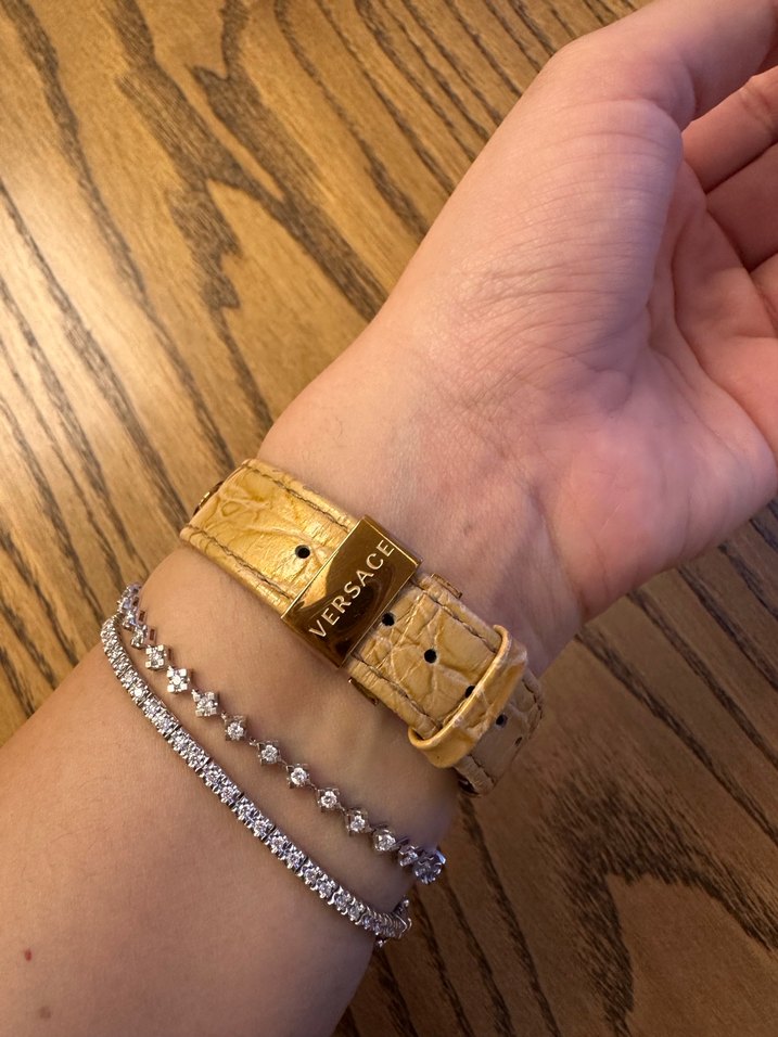 Versace Altın Renkli Kadın Kol Saati - Görsel 5