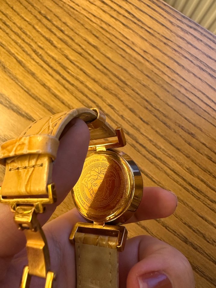 Versace Altın Renkli Kadın Kol Saati - Görsel 3