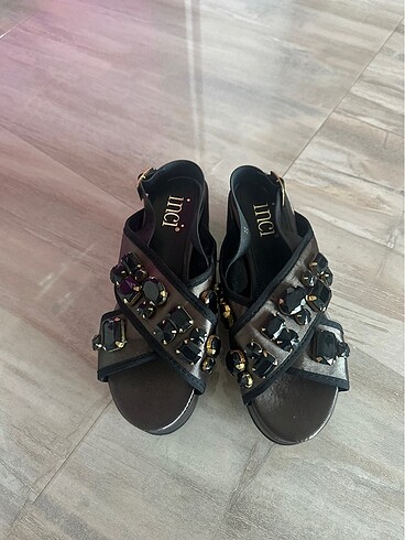 Yeni ve etiketli sandalet - Görsel 6