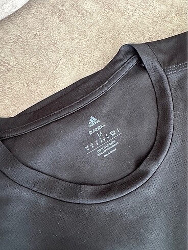 m Beden siyah Renk Orjinal Adidas tişört