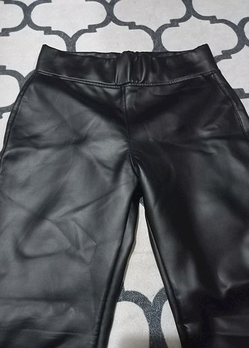 Deri Görünümlü Siyah Kadın Tayt - Görsel 2