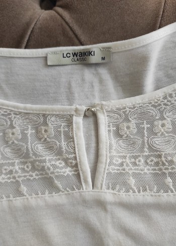 LC Waikiki Dantel Detaylı Beyaz Kısa Kollu Bluz