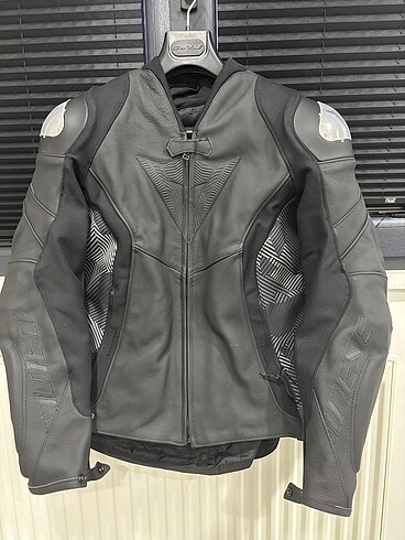 DAINESE AVRO 5 MOTOSİKLET MONTU