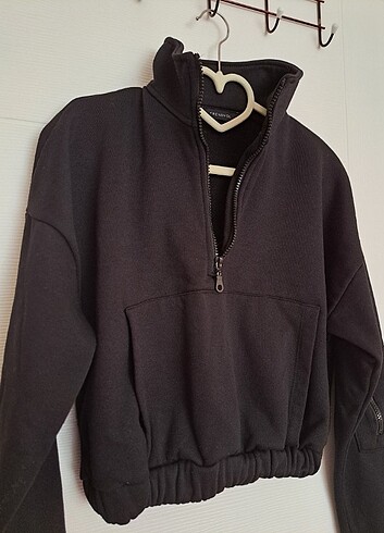 Siyah Cep Detaylı Dik Yaka İnce Örme Sweatshirt