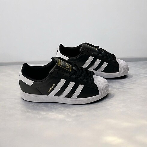 Adidas Superstar