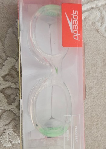 Speedo Futura Classic Yeşil Şeffaf Yüzücü Gözlüğü - Görsel 3