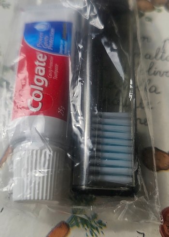  Beden Colgate Diş Macunu ve Siyah Diş Fırçası Seti