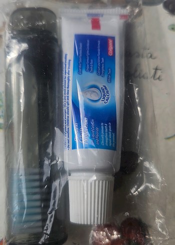  Beden Renk Colgate Diş Macunu ve Siyah Diş Fırçası Seti