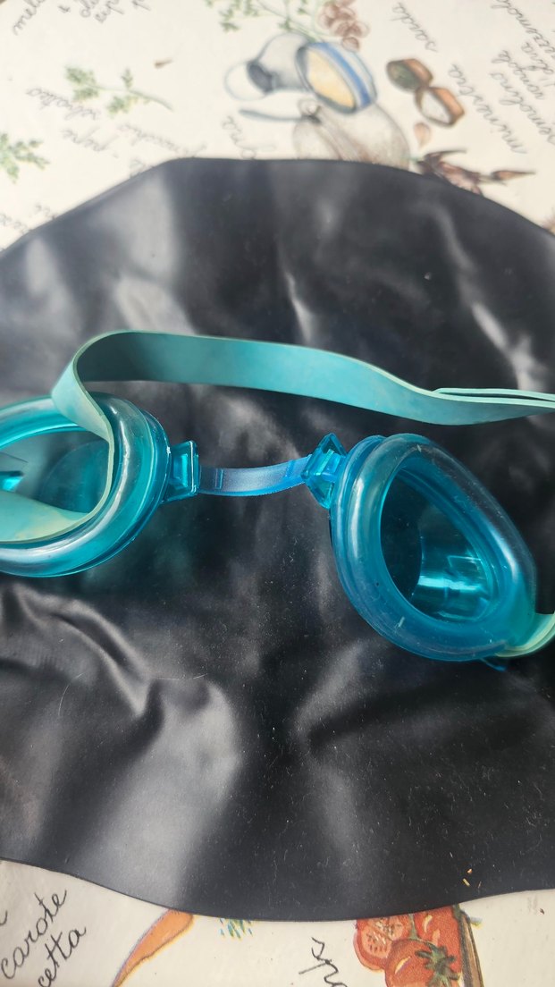 Turkuaz Yüzücü Gözlüğü ve Siyah bone - Görsel 4