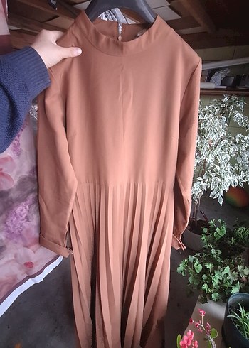 Bej Uzun Kollu Piliseli Uzun Elbise - Görsel 2