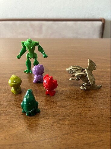 Gogo?s Crazy Bones figürleri ve ilave 2figür