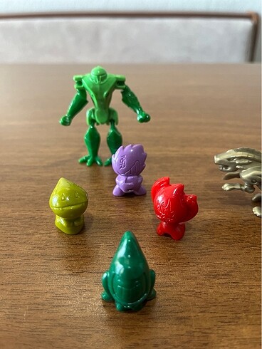 Gogo?s Crazy Bones figürleri ve ilave 2figür