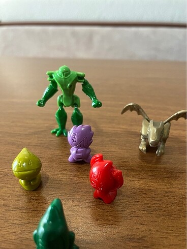 Beden Renk Gogo?s Crazy Bones figürleri ve ilave 2figür