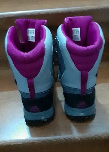 31 Beden Adidas kız çocuk bot