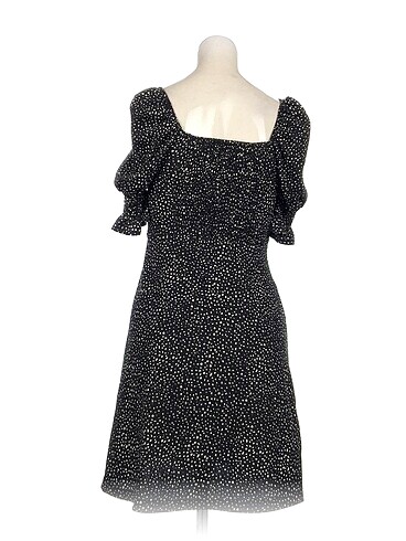 s Beden PreLoved Kısa Elbise %70 İndirimli.