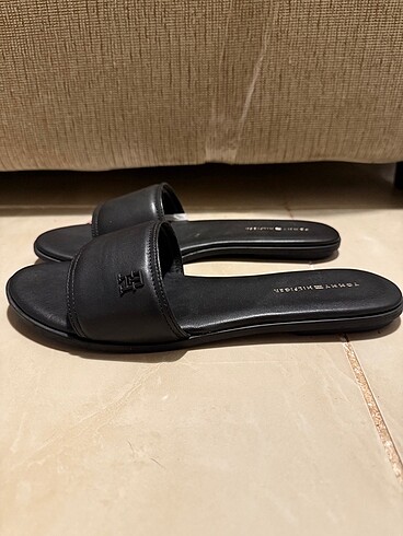 Tommy Hilfiger terlik