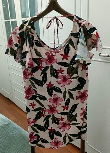 Mango çiçekli mini elbise