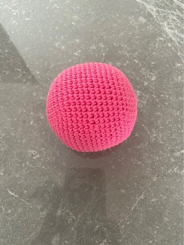 Pembe kedi ses çıkaran örgü top oyuncak - Görsel 2