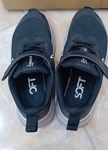 31 Beden siyah Renk Nike erkek çocuk spor ayakkabi