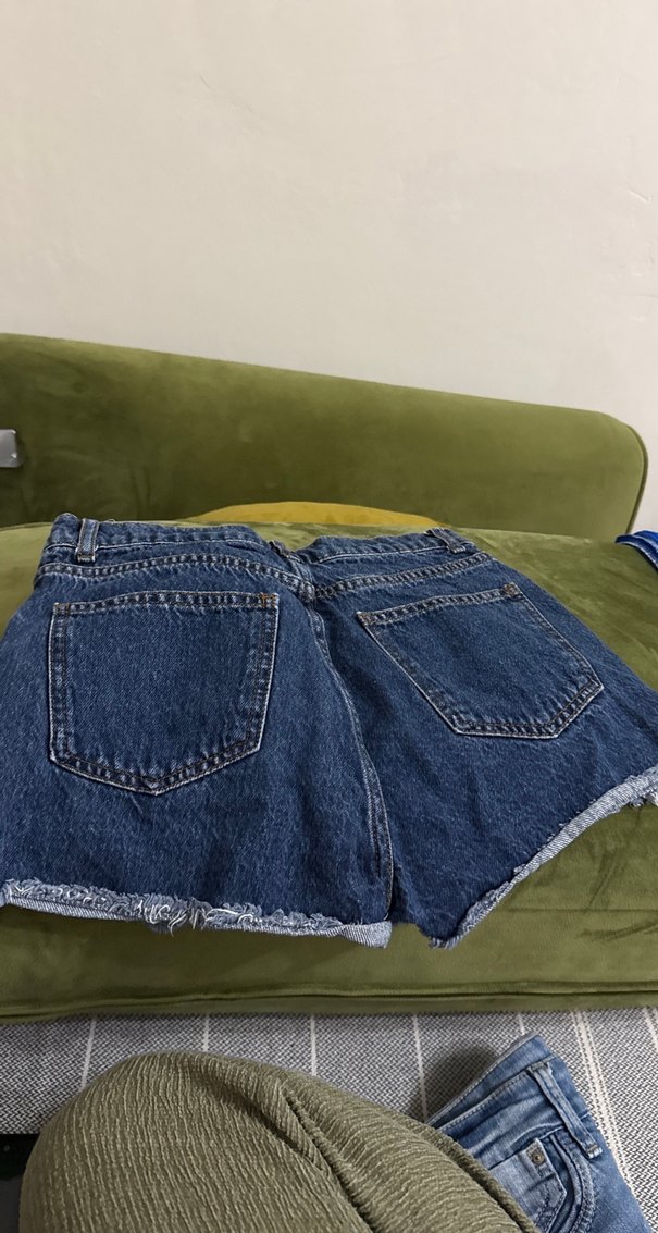 Düğmeli Koyu Mavi Kadın Mini Denim Şort - Görsel 2